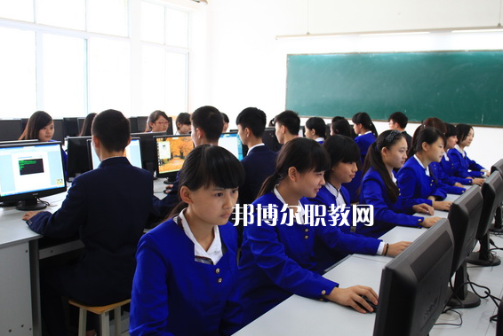 眉山華西航空旅游學(xué)校2022年報(bào)名條件、招生要求、招生對象