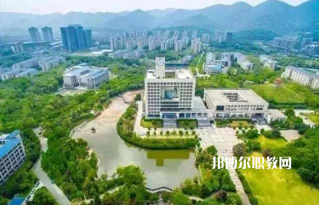 重慶醫(yī)科學(xué)校2022年報名條件、招生要求、招生對象