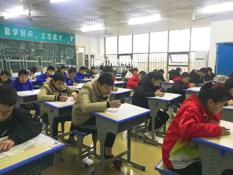 四川達(dá)州鳳凰職業(yè)技術(shù)學(xué)校2022年報(bào)名條件、招生要求、招生對(duì)象