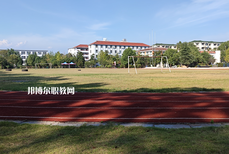 云南臨滄衛(wèi)生學校2022年報名條件、招生要求、招生對象