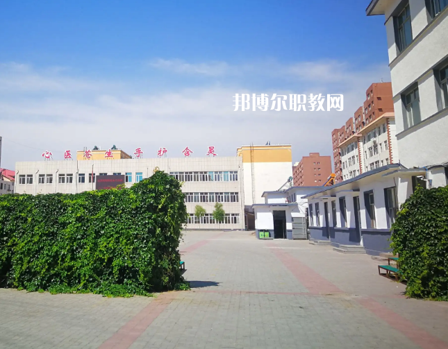 赤峰衛(wèi)生學(xué)校2022年報名條件、招生要求、招生對象