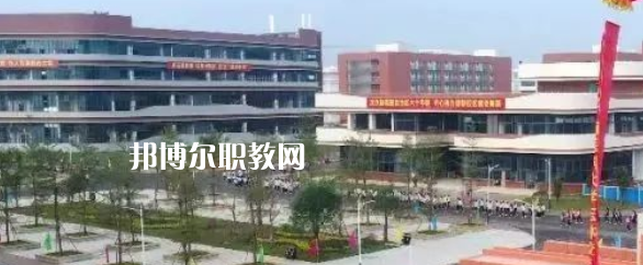 廣西醫(yī)科大學(xué)附設(shè)玉林衛(wèi)生學(xué)校2022年報(bào)名條件、招生要求、招生對(duì)象