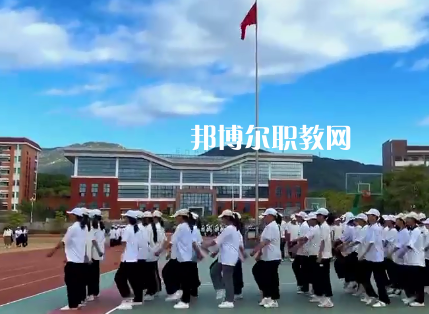 福建2023年讀中專學?？梢钥即髮W嗎