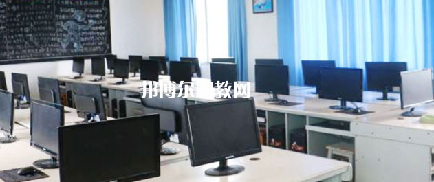 眉山市華興技工學(xué)校地址在哪里，哪個地區(qū)，哪個城市?