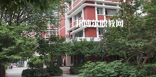 濟南應(yīng)用技術(shù)職業(yè)中等專業(yè)學(xué)校地址在哪里，哪個地區(qū)，哪個城市?