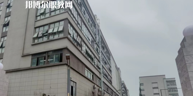 重慶市渝北區(qū)竟成中學(xué)校地址在哪里，哪個地區(qū)，哪個城市?