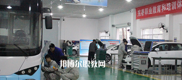 南京市公用事業(yè)技工學(xué)校地址在哪里，哪個地區(qū)，哪個城市?