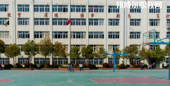 南京工業(yè)技術(shù)學(xué)校地址在哪里，哪個地區(qū)，哪個城市?