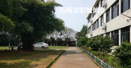 蘭溪市第六中學(xué)地址在哪里，哪個地區(qū)，哪個城市?