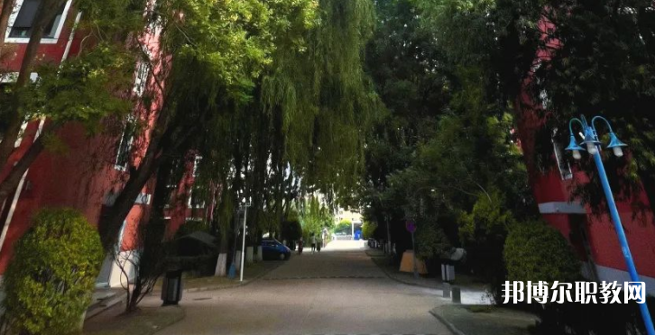秦皇島市外事旅游職業(yè)學(xué)校地址，乘車路線