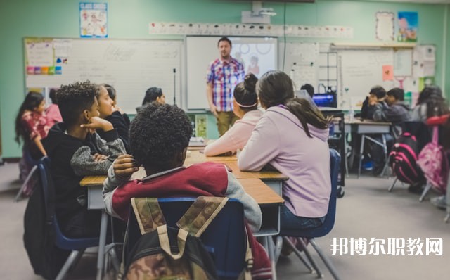 河北哪里的職教中心能讀平面設(shè)計(jì)專業(yè)