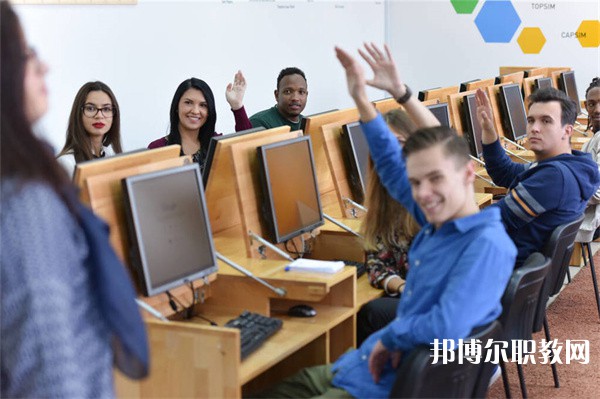河北哪里的中職學校能讀中文導游專業(yè)