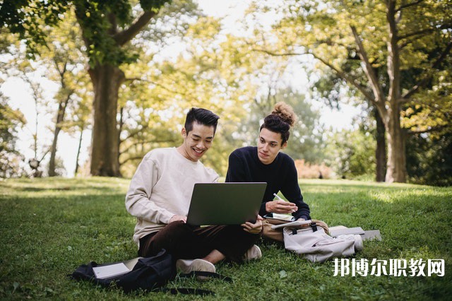 江蘇哪里的職業(yè)中學能讀計算機平面設計專業(yè)