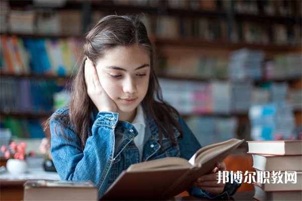 江蘇哪里的中職學(xué)校能讀網(wǎng)頁平面設(shè)計專業(yè)