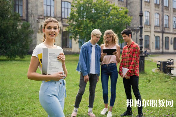 江蘇哪里的中職學(xué)校能讀服裝設(shè)計(jì)與管理專業(yè)