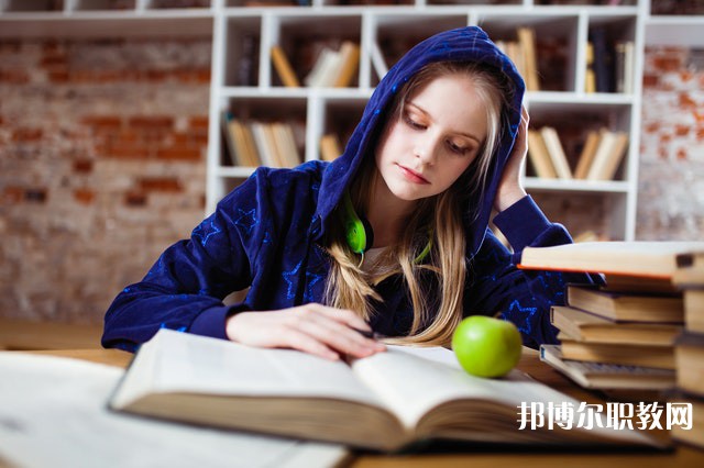 浙江哪里的中職學(xué)校能讀服裝展示與設(shè)計(jì)專業(yè)專業(yè)