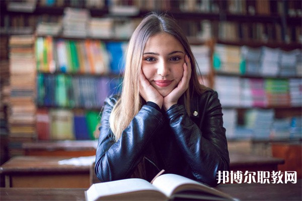浙江哪里的中專學(xué)校能讀計(jì)算機(jī)平面設(shè)計(jì)專業(yè)