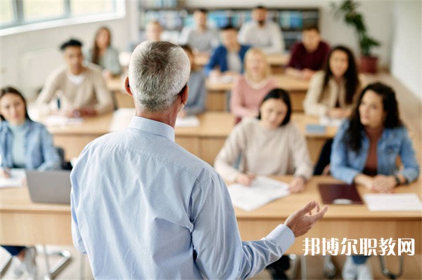 安徽哪里的技工學(xué)校能讀模具設(shè)計(jì)與制造專(zhuān)業(yè)