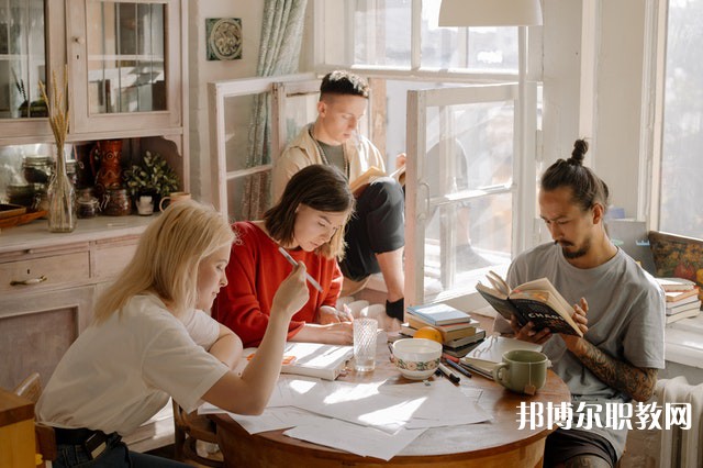 江西哪里的技工學(xué)校能讀計(jì)算機(jī)應(yīng)用專業(yè)