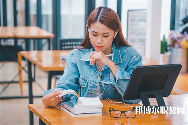 山東哪里的中專學(xué)校能讀計算機及應(yīng)用專業(yè)