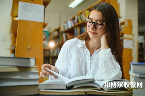 山東哪里的中專學校能讀老年人服務與管理專業(yè)