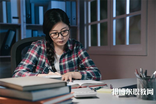河南哪里的職業(yè)中學(xué)能讀電子技術(shù)應(yīng)用專(zhuān)業(yè)