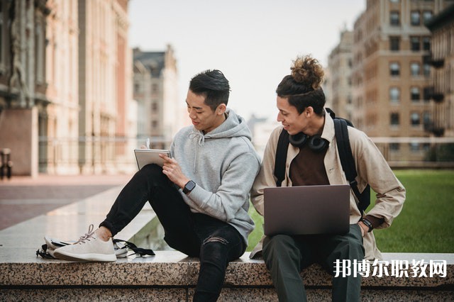 河南哪里的中專學校能讀農村醫(yī)學專業(yè)