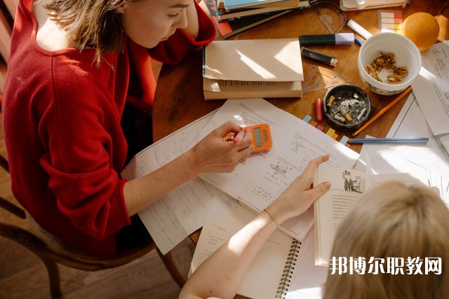 河南哪里的中專學校能讀中西醫(yī)結(jié)合專業(yè)