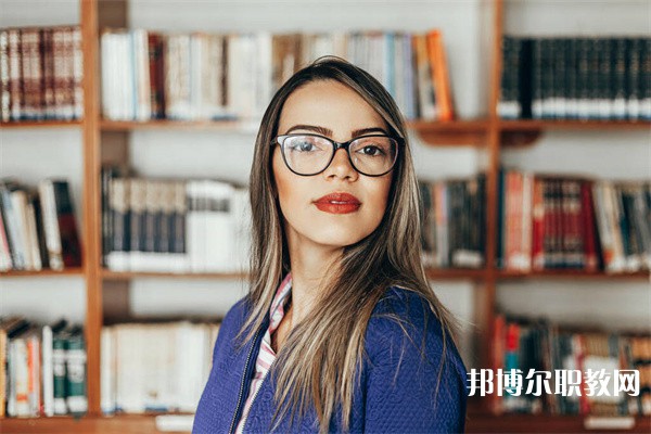 河南哪里的中專學校能讀美發(fā)與形象設(shè)計專業(yè)