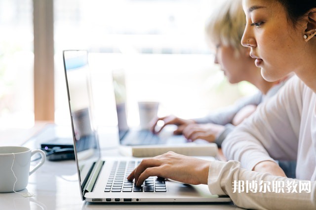 河南哪里的中專學校能讀人工智能專業(yè)