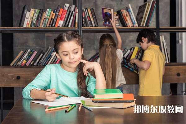 河南哪里的中專學(xué)校能讀鐵道施工與養(yǎng)護(hù)專業(yè)