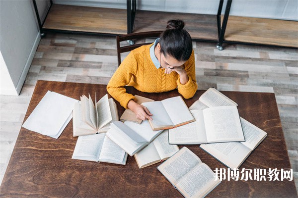 河南哪里的中專學校能讀服裝設計專業(yè)