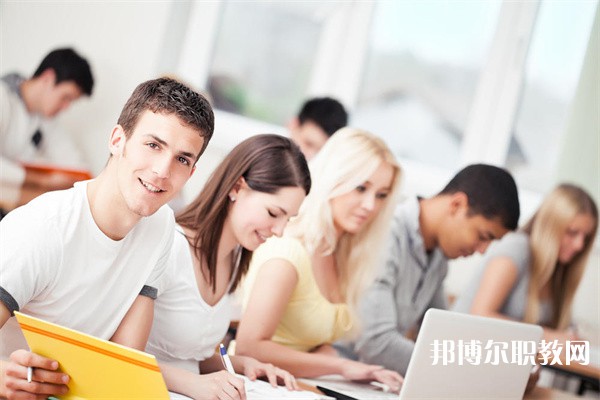 河南哪里的中專學校能讀室內裝橫設計專業(yè)