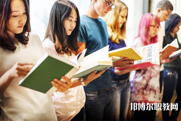 湖南哪里的中職學(xué)校能讀計(jì)算機(jī)動(dòng)漫設(shè)計(jì)專(zhuān)業(yè)