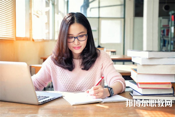 廣西哪里的職業(yè)學校能讀制冷和空調設備運用與維修專業(yè)