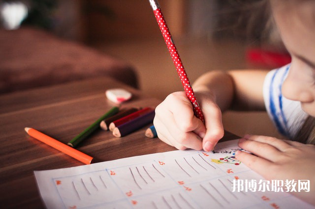 廣西哪里的中專學(xué)校能讀商務(wù)英語(yǔ)專業(yè)