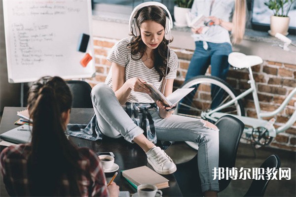 廣西哪里的技工學(xué)校能讀計算機應(yīng)用與推修專業(yè)
