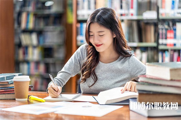 廣西哪里的職業(yè)學校能讀書法專業(yè)