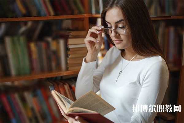廣西哪里的中職學校能讀計算機應用技術(shù)(辦公自動化與硬件維修)專業(yè)