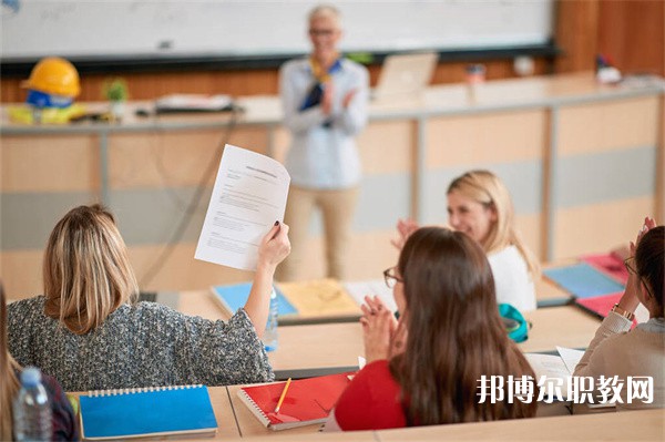 廣西哪里的技工學校能讀計算機應用技術(shù)(動漫與平面設(shè)計)專業(yè)