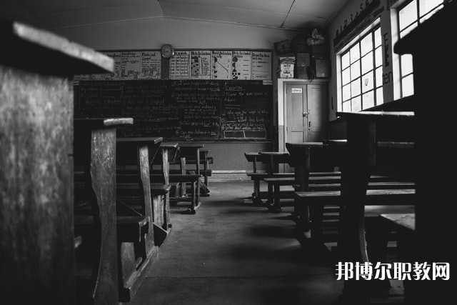 廣西哪里的中職學校能讀冷作板金技術(shù)專業(yè)