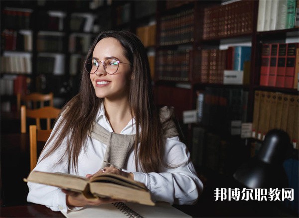 廣西哪里的中職學(xué)校能讀農(nóng)業(yè)機(jī)械使用與維修(汽修運用與維修、數(shù)控技術(shù)、無人機(jī)方向)專業(yè)