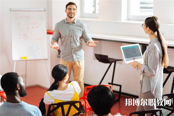 廣西哪里的中職學校能讀商務(wù)外語(旅游日語)專業(yè)