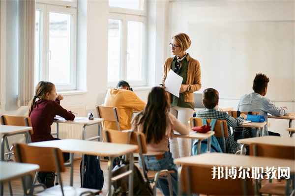 廣西哪里的中職學(xué)校能讀旅游服務(wù)與管理(導(dǎo)游、休閑農(nóng)業(yè)方向)專(zhuān)業(yè)
