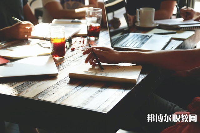 四川哪里的中職學校能讀計算機網(wǎng)絡應用專業(yè)