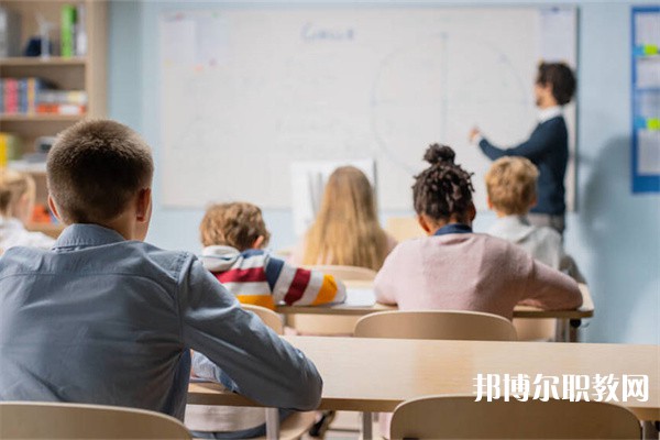 四川哪里的中職學校能讀地鐵乘務專業(yè)