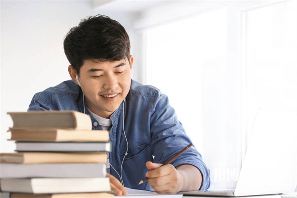 云南哪里的職教中心能讀計(jì)算機(jī)應(yīng)用專(zhuān)業(yè)