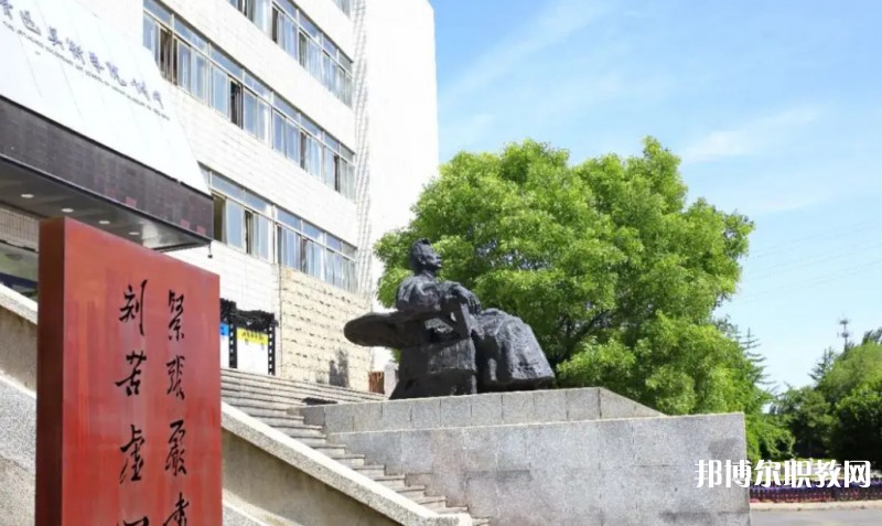 2025魯迅美術(shù)學(xué)院附屬中等美術(shù)學(xué)校招生計劃 招生人數(shù)是多少(附要求、條件、對象)