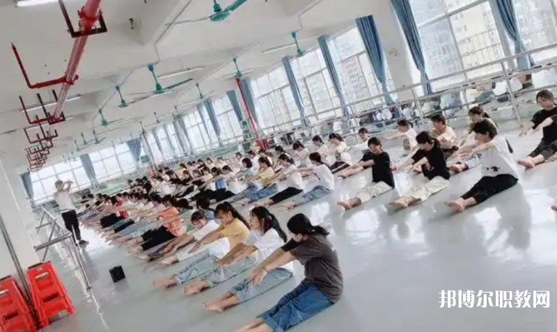 2025南寧商貿(mào)學校招生計劃 招生人數(shù)是多少(附要求、條件、對象)
