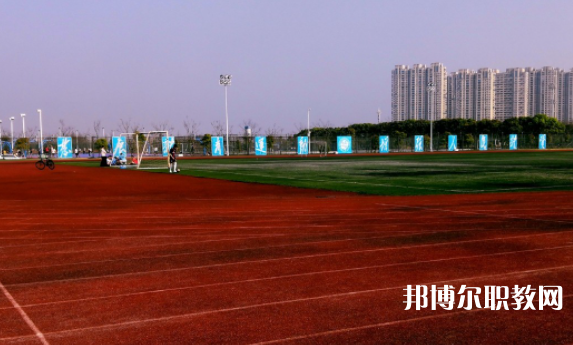 成都2025年中專鐵路學(xué)?？梢钥即髮? width=